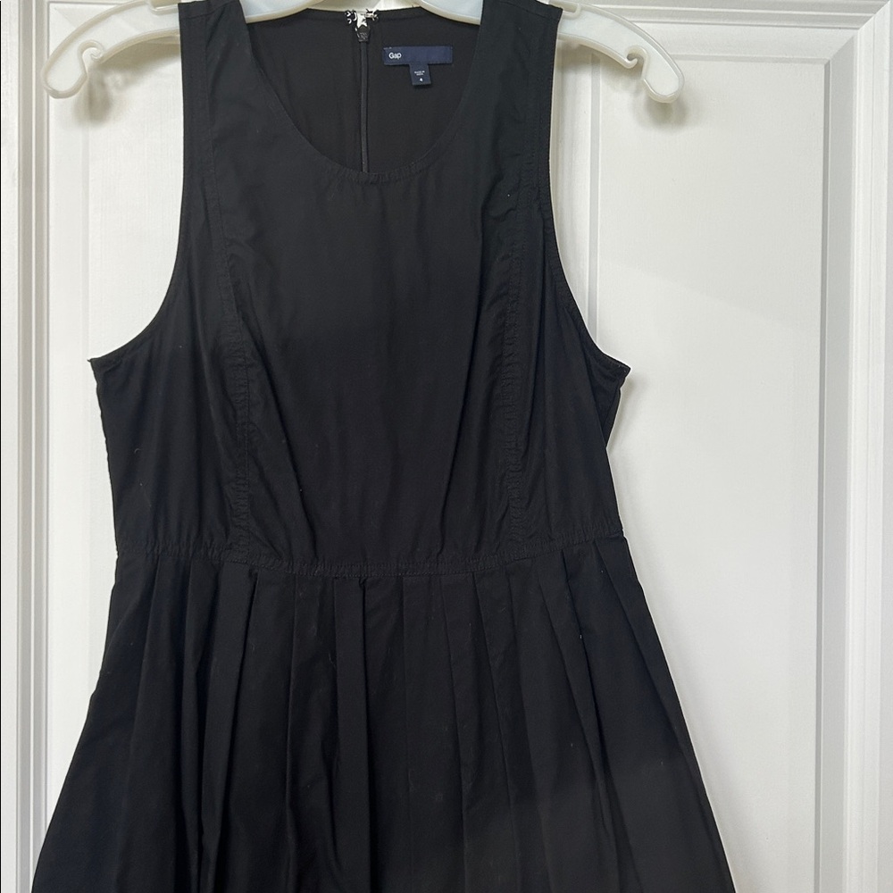 Classic Black Sleeveless A-Line Dress
With pockets! - Picture 2 of 4